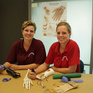 Handtherapeuten Marion van Hoof en Patricia van Mierlo