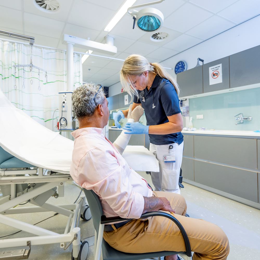 Gipsverbandmeester gipst op de Spoedeisende Hulp Gipsverbandmeester gipst op de Spoedeisende Hulp