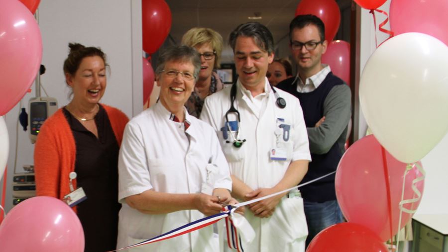 Arts knipt lintje door Arts knipt lintje door