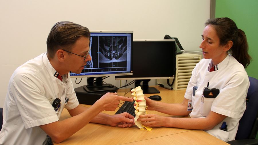 Artsen aan bureau Artsen aan bureau