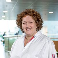 Bonneke Van Dijk De Haan, klinisch verloskundige Portret van B. de Haan